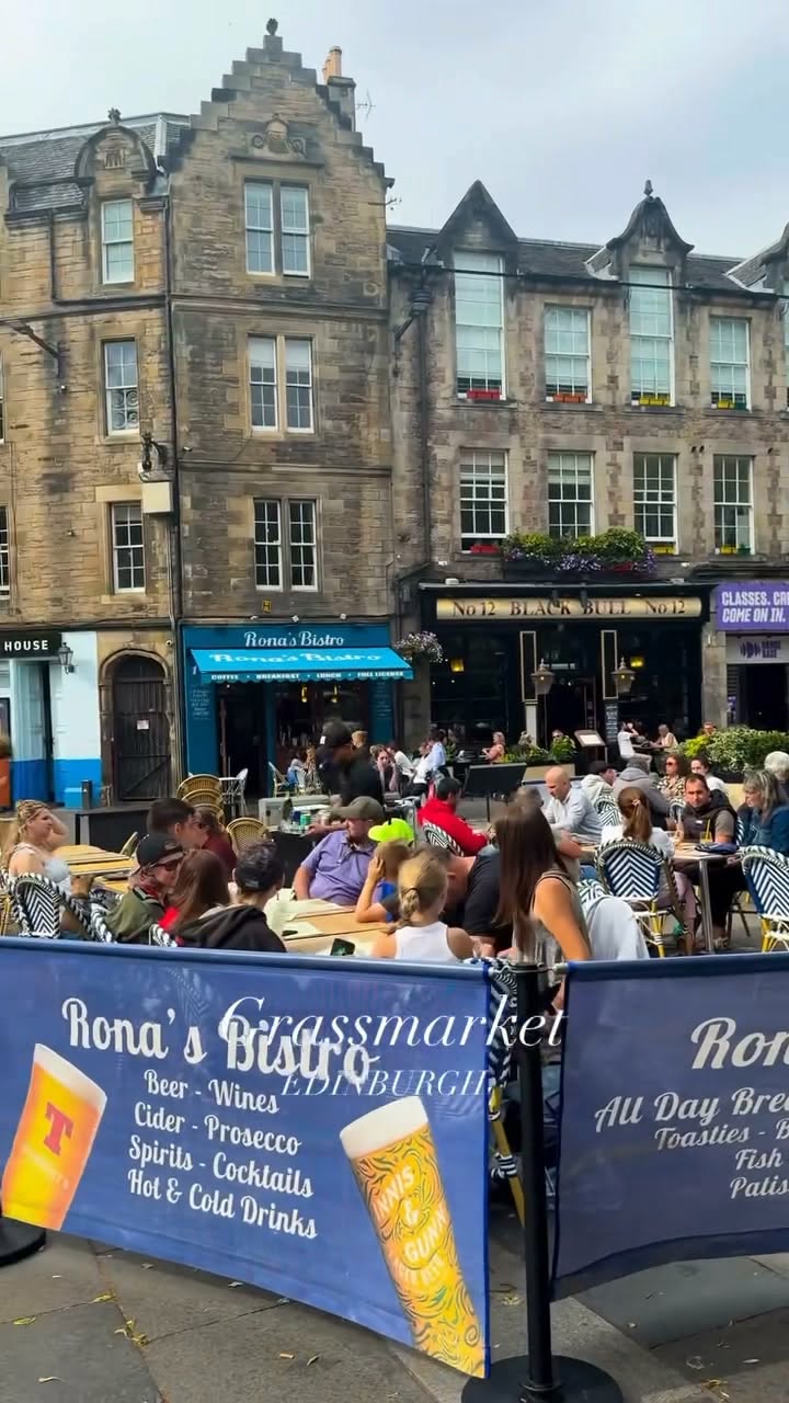 Edinburgh's Historic Pubs With Castle Views