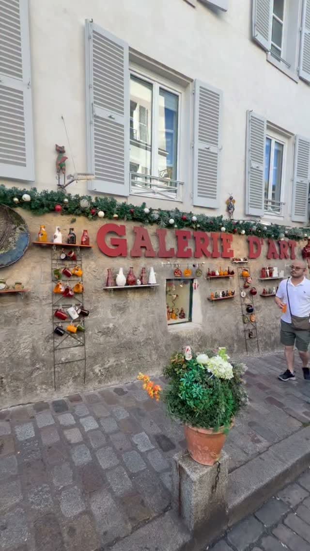 Montmartre's Ceramic Art Gallery Near Artists Square