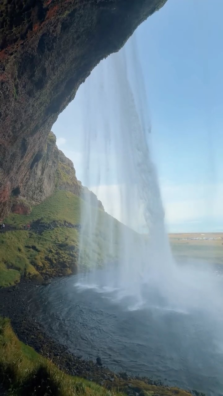 Iceland's Stunning Waterfalls, Glaciers, and Beaches