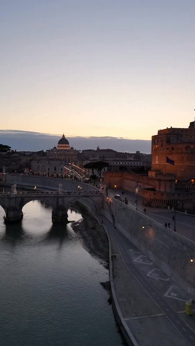 Rome's Iconic Landmarks Illuminated After Dark