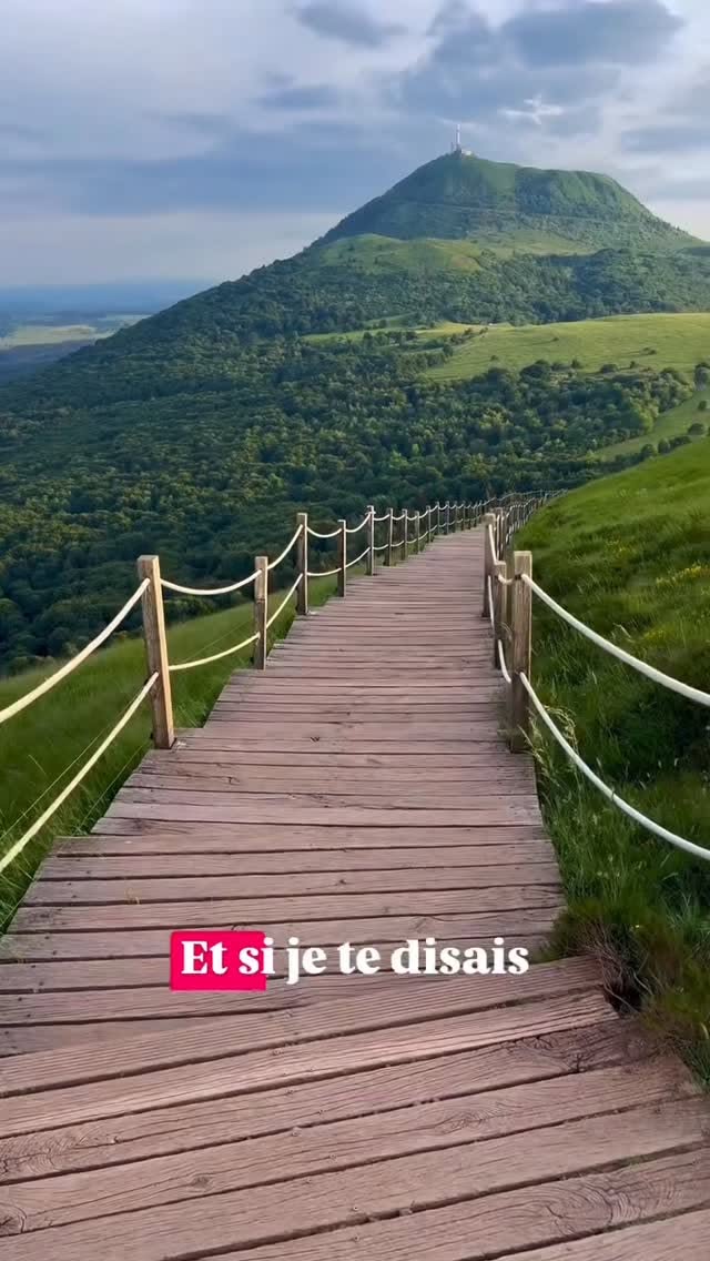Chaîne des Puys Hiking Trail with Caves and Peaks