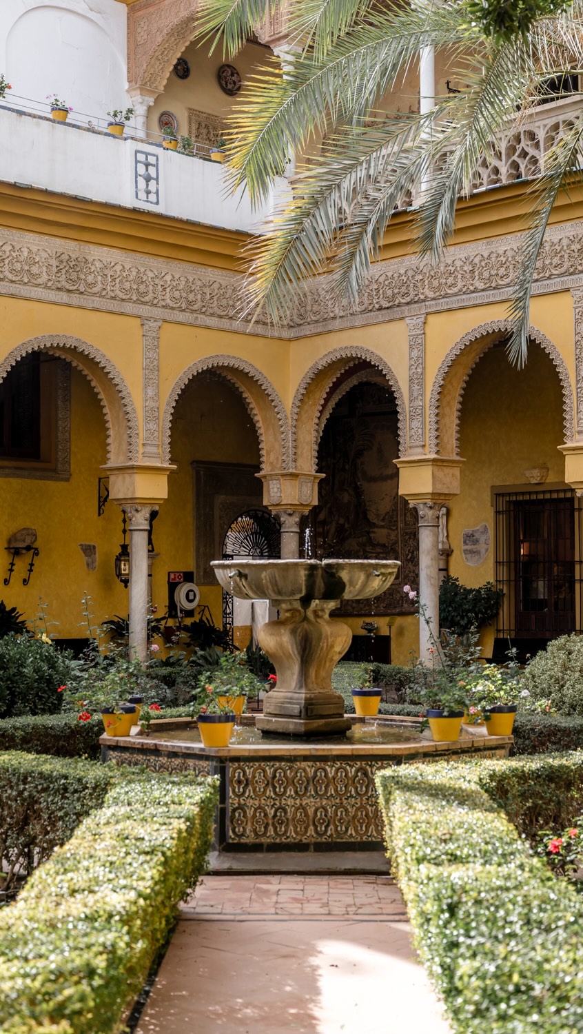 Palacio de las Dueñas: Seville's Architectural Gem