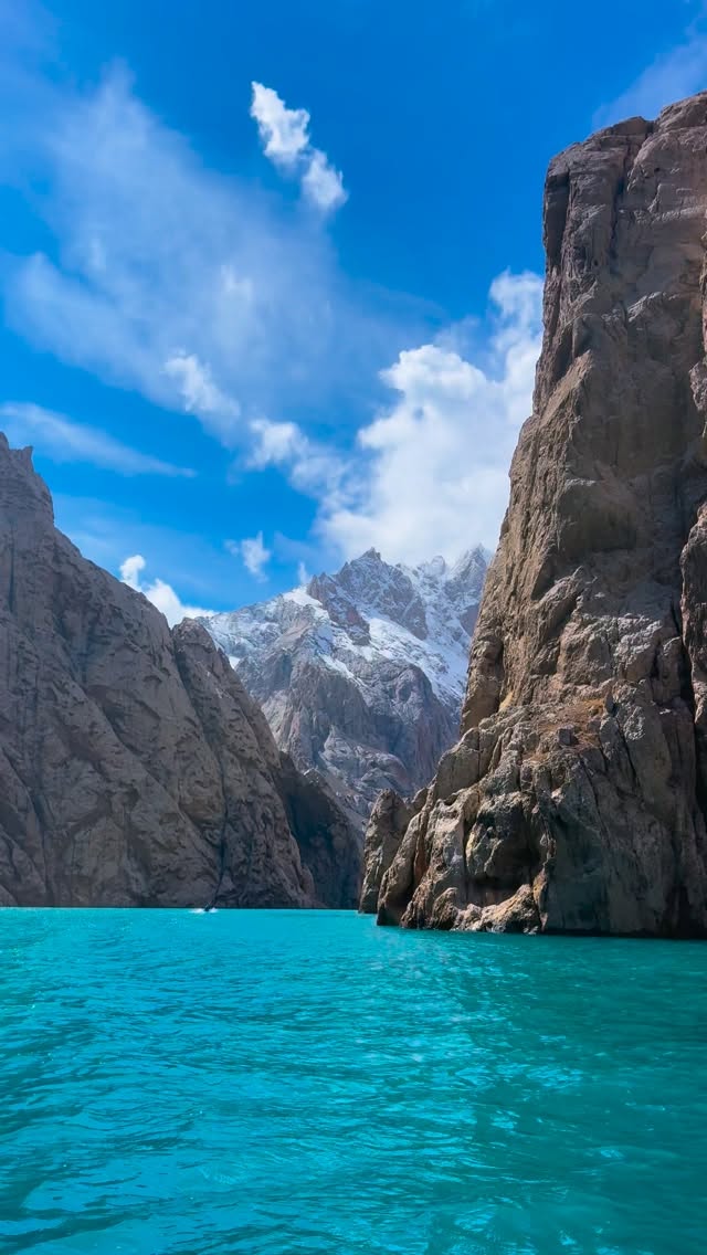 Köl-Suu: Kyrgyzstan's Striking Alpine Lake