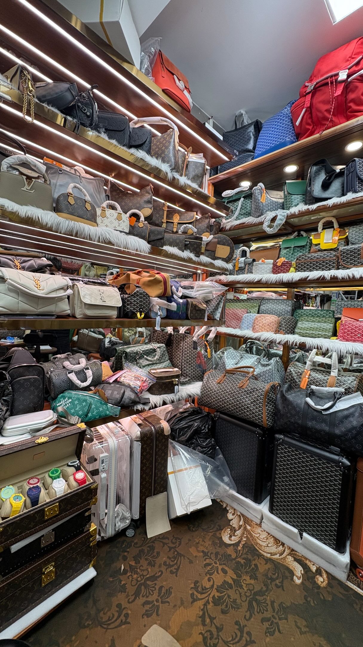 Kinbo Fashion City: Guangzhou's Wholesale Fashion Hub