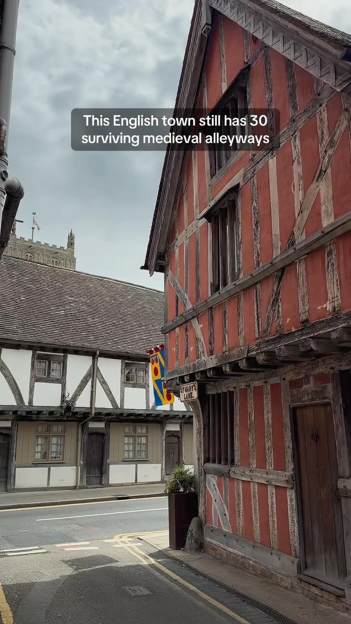 Tewkesbury's Medieval Alleyways and Buildings
