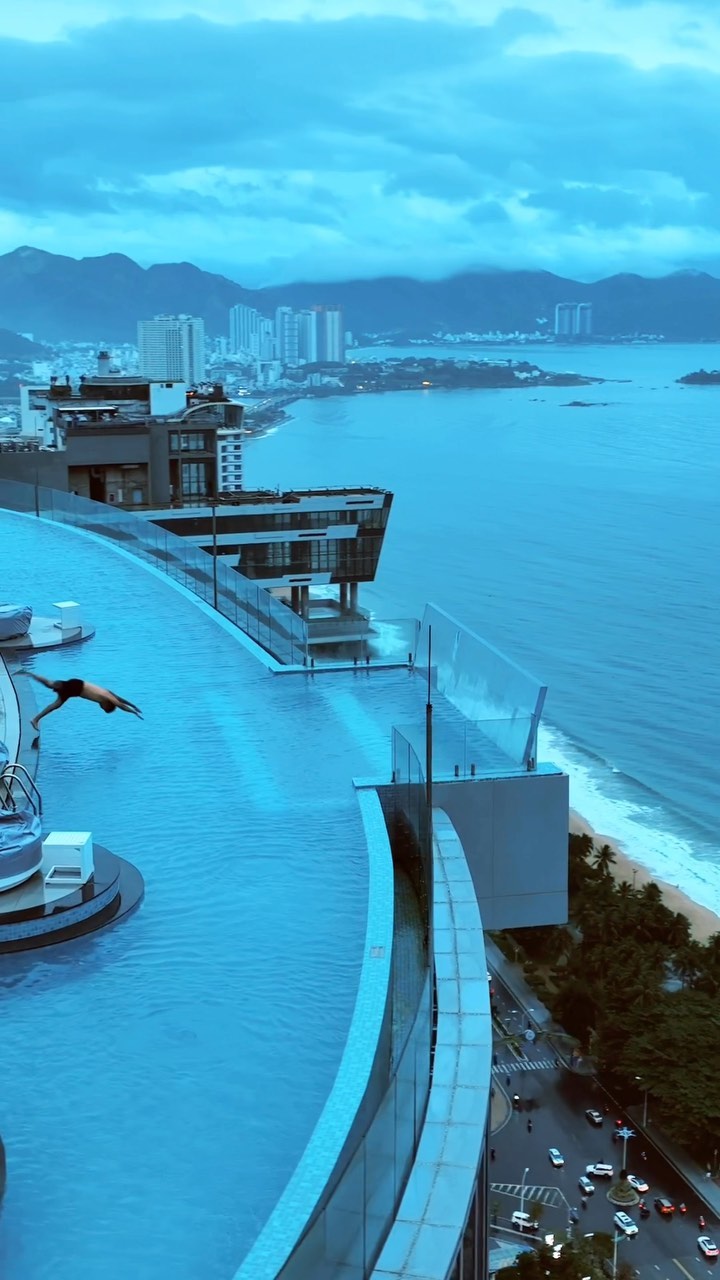 Empyrean Hotel Nha Trang Infinity Pool Video
