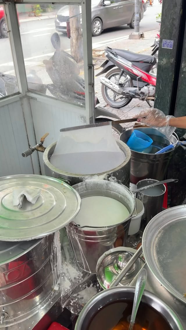 Bánh Cuốn Tây Hồ's Beloved Vietnamese Steamed Rice Rolls