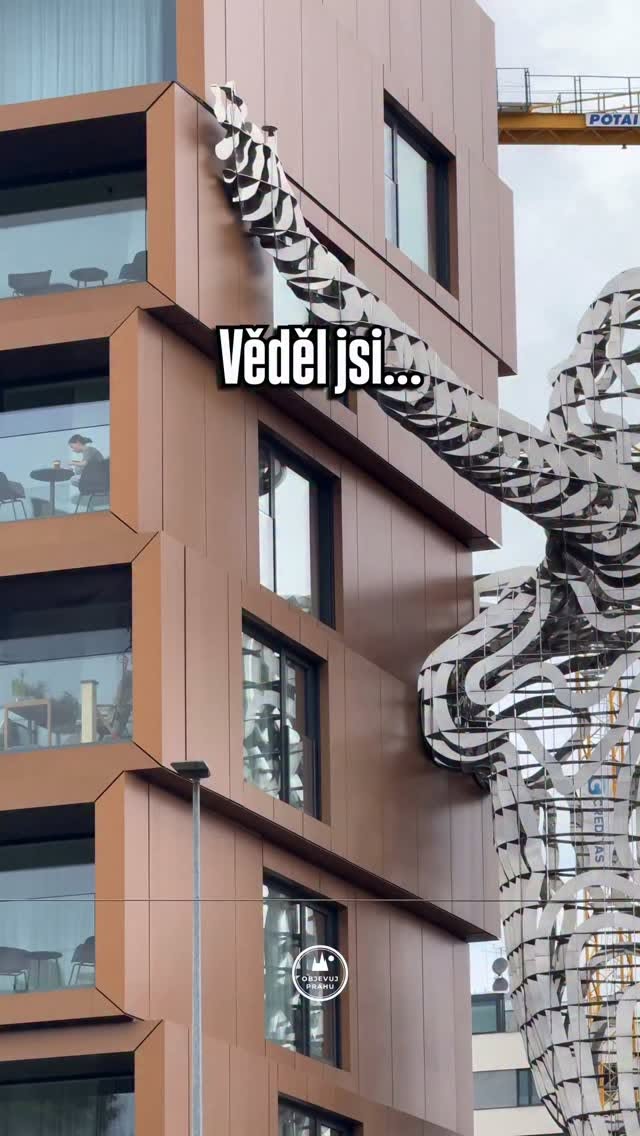 Karlín's Lilith Sculpture Spins Its Head