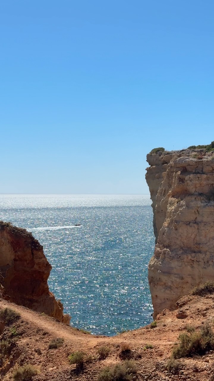 EDDS Beach Club: Algarve's Vibrant Day Drinking Destination