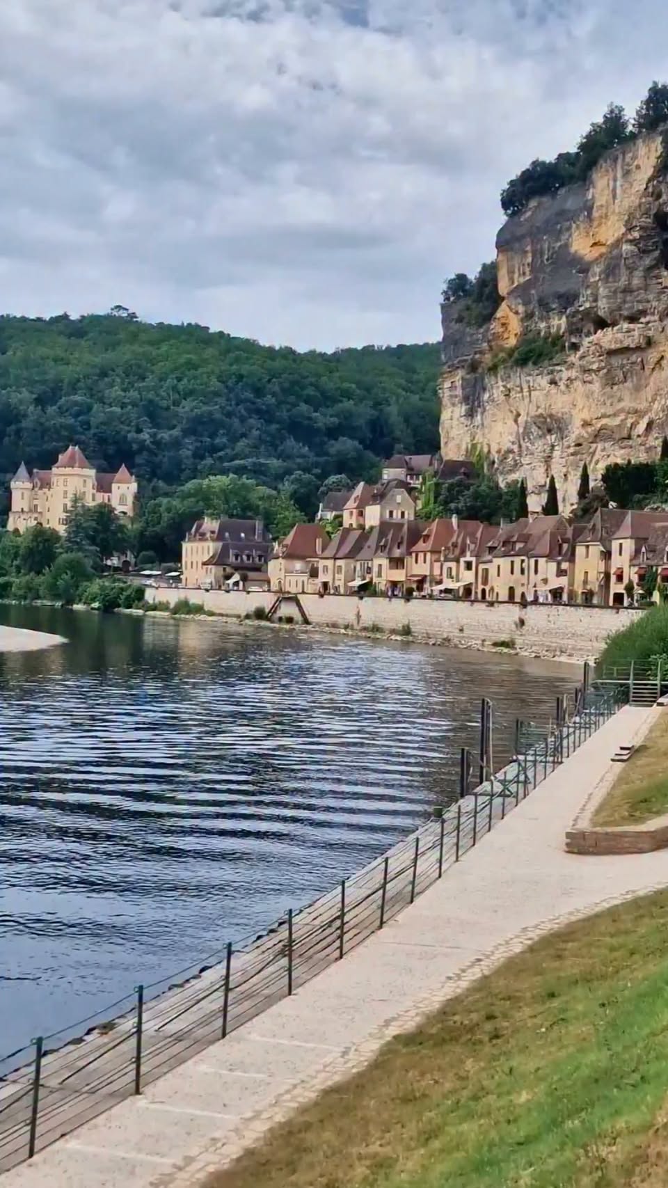La Roque-Gageac: A Beautiful French Village