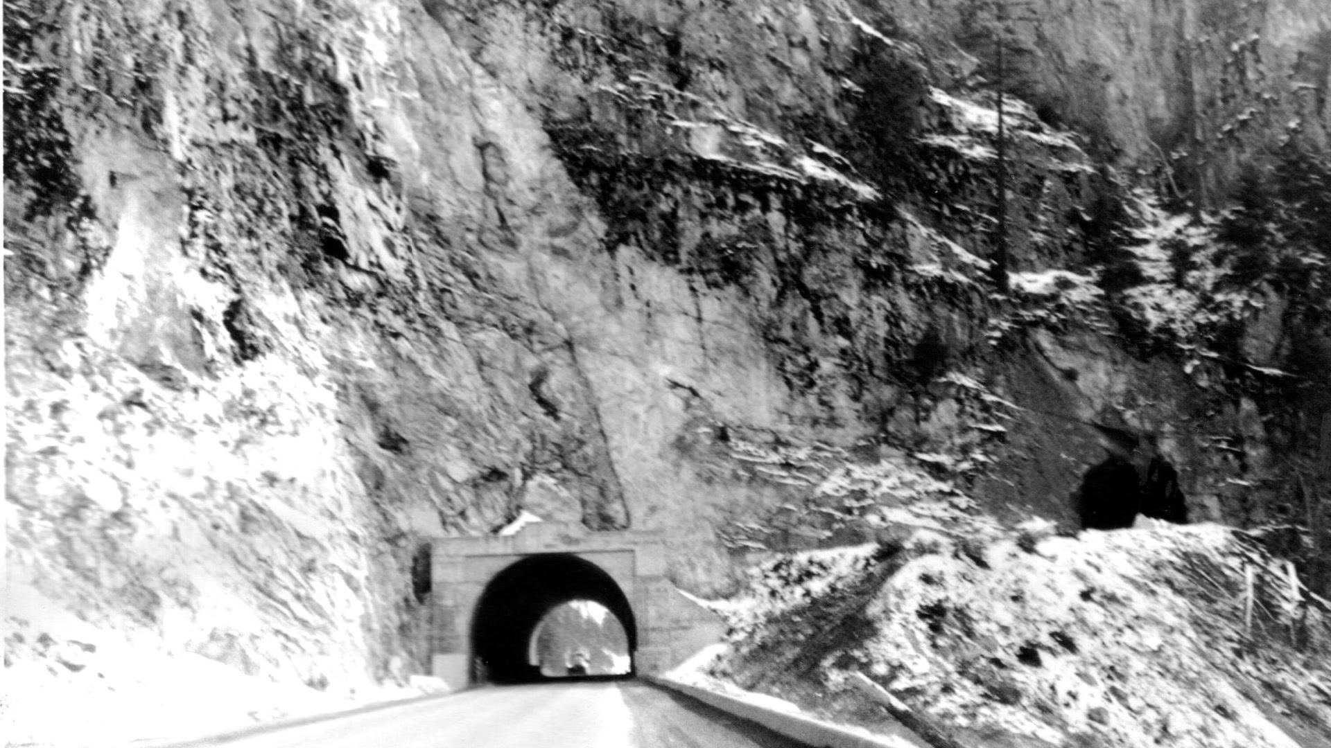 Hells Gate Landmarks: Tunnel and Airtram