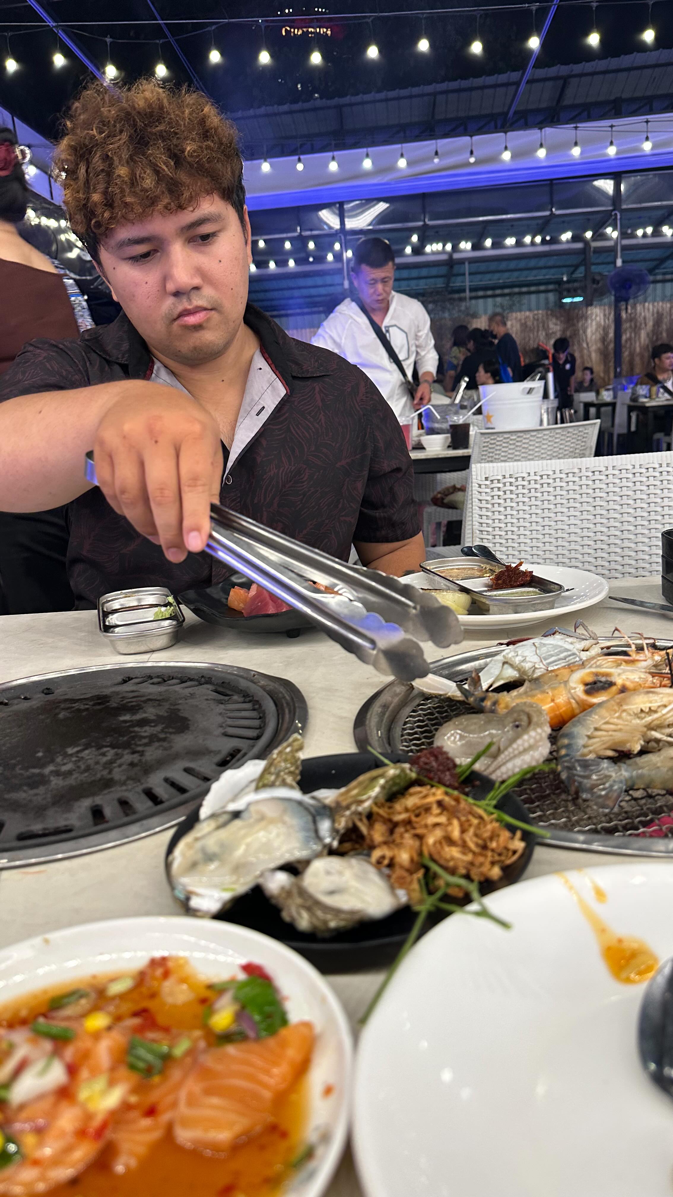 Bangkok Riverfront Seafood Buffet Near BTS Saphan Taksin