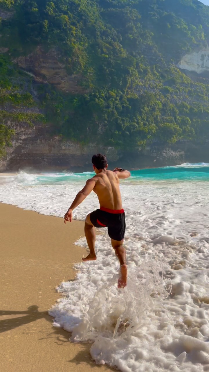 Bali's Kelingking Beach Beckons With Turquoise Waves