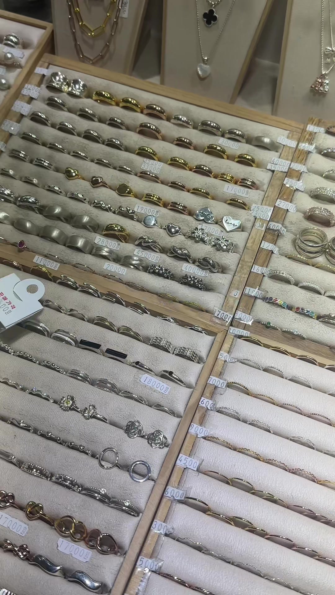 Dongdaemun Market: Seoul's Jewelry Supplies Hub