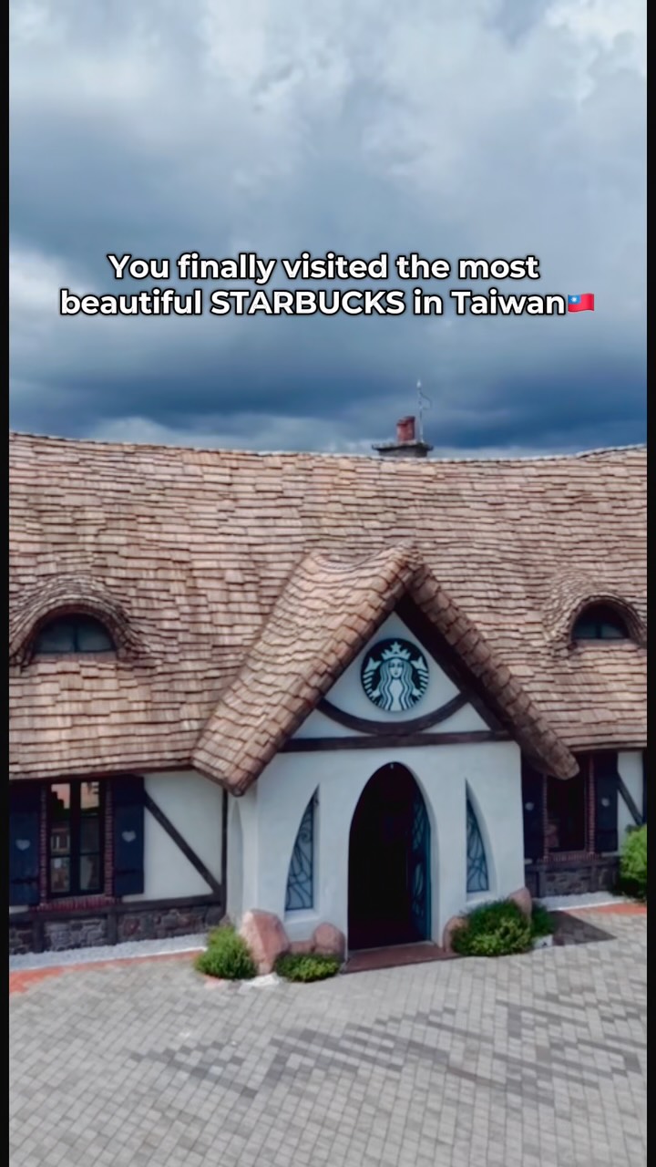 Starbucks' Unique Lakeside Architecture In Taiwan
