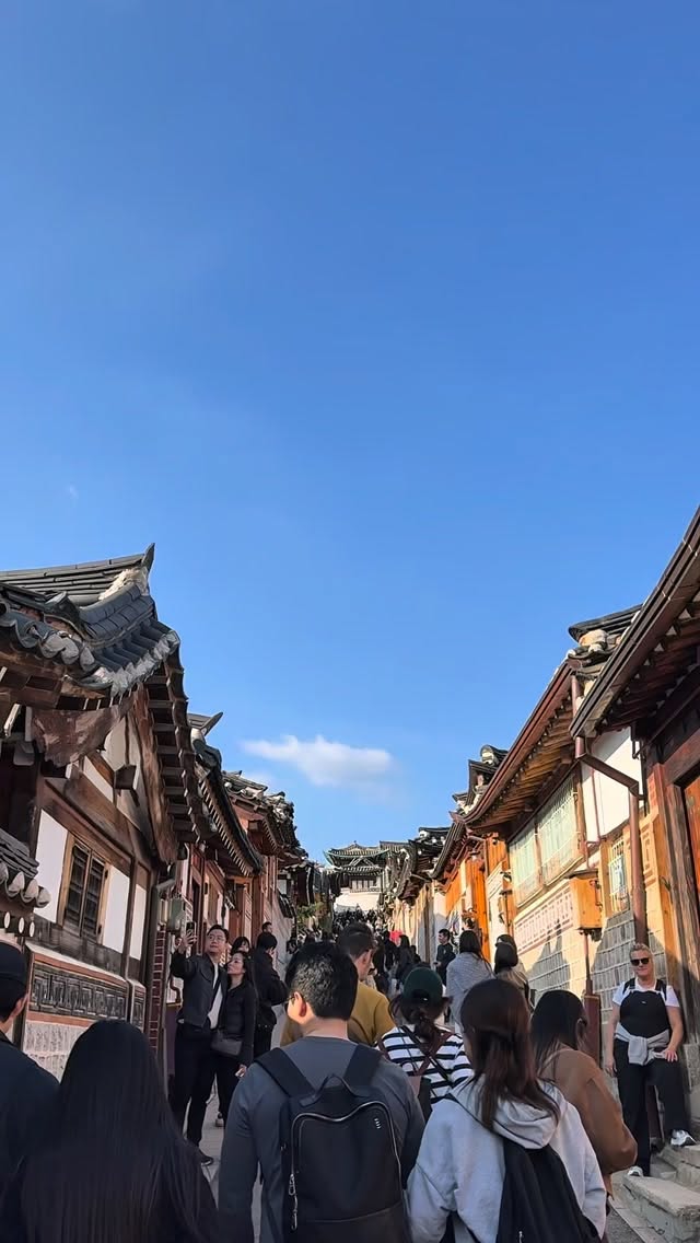 Seoul's Top Attractions: Palaces, Markets, and Views