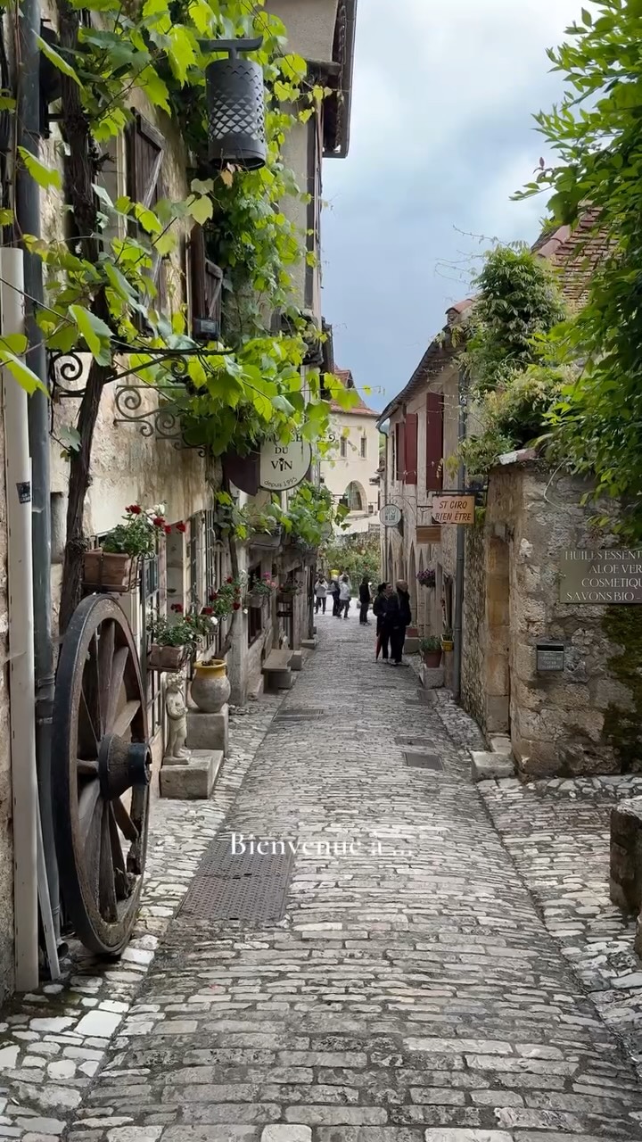 Discover Saint-Cirq-Lapopie and Its Picturesque Surroundings