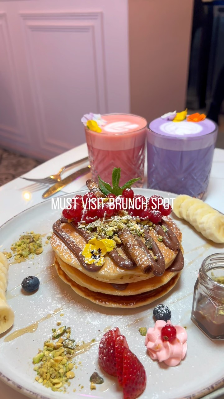 Pink Cafe Near Victoria Park For Brunch