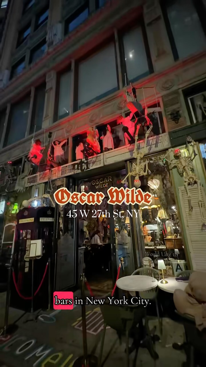 Oscar Wilde: A Spooky Halloween Bar in NYC