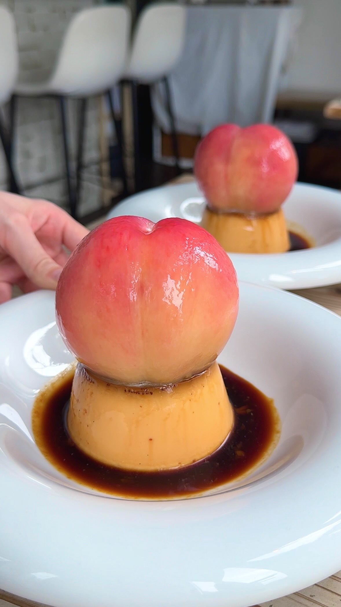 Late-Night Inaricho Cafe Serves Seasonal Peach Pudding