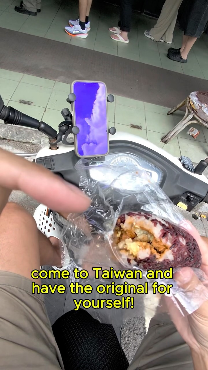 Giant Taiwanese Rice Balls in Taipei