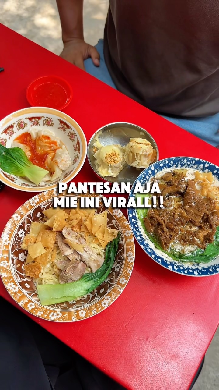 Solo's Noodle Shop Near Wayang Orang Theatre