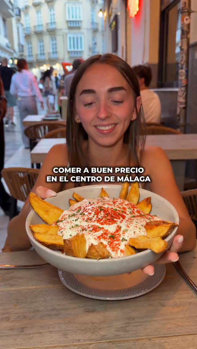Siroko Plaza Offers Diverse Tapas in Málaga