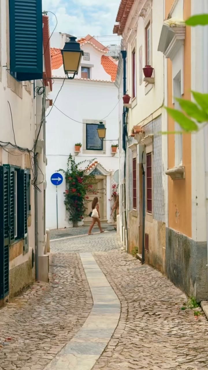 Cascais: Coastal Charm and Historic Sites