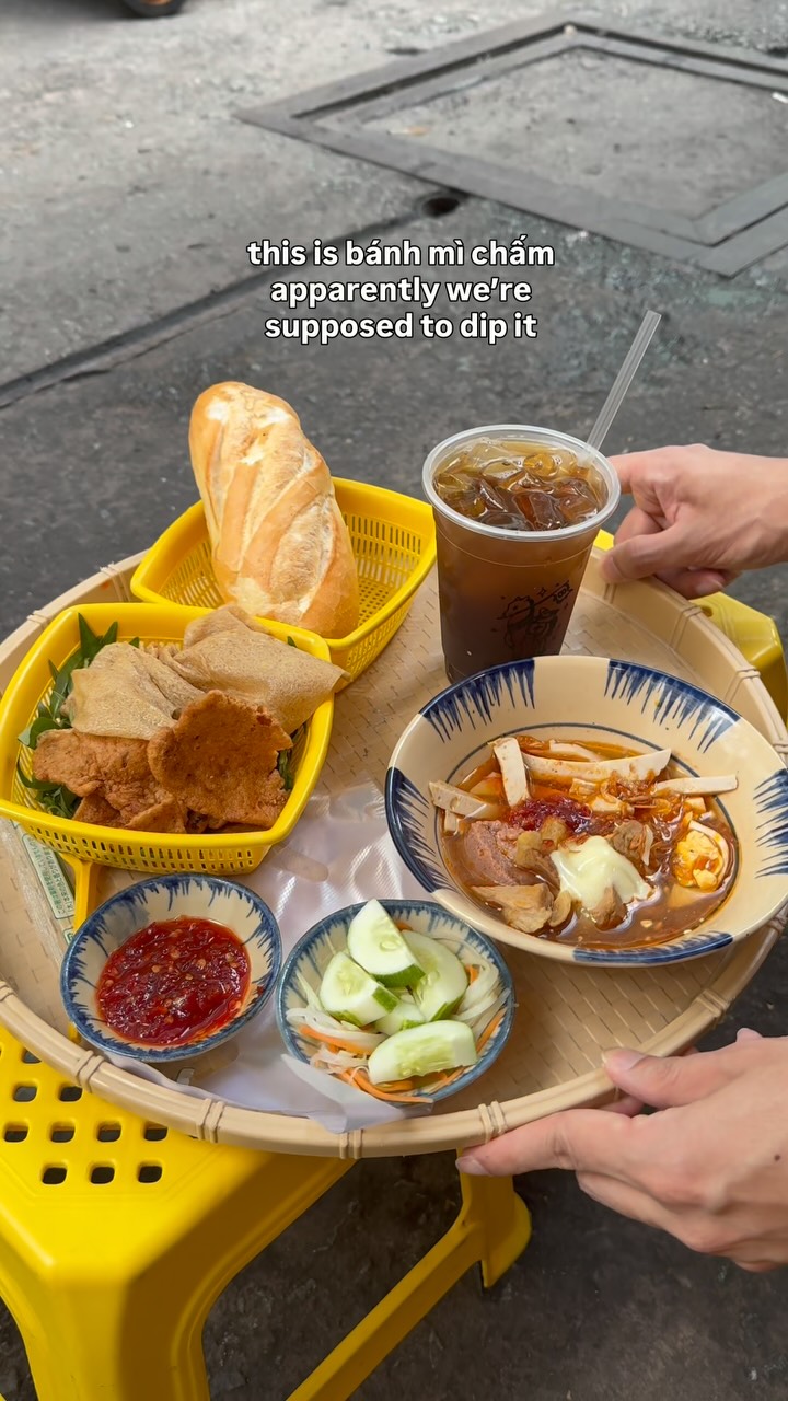 Bánh Mì Chấm Hung Tubes Offers Unique Saigon Breakfast