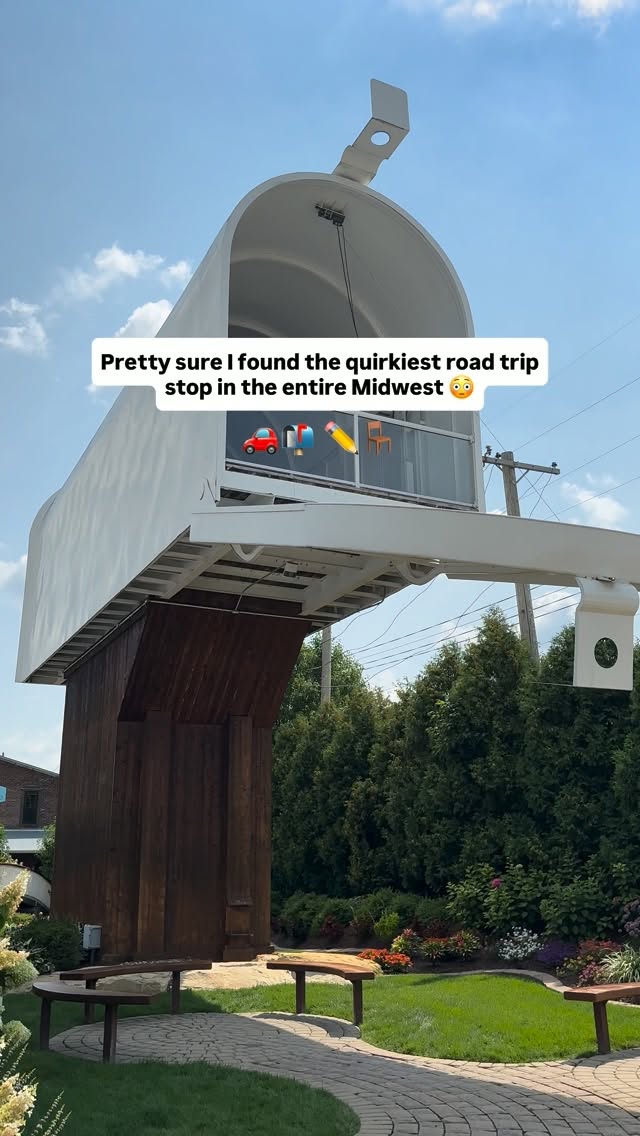 Giant Roadside Attractions In A Small Town