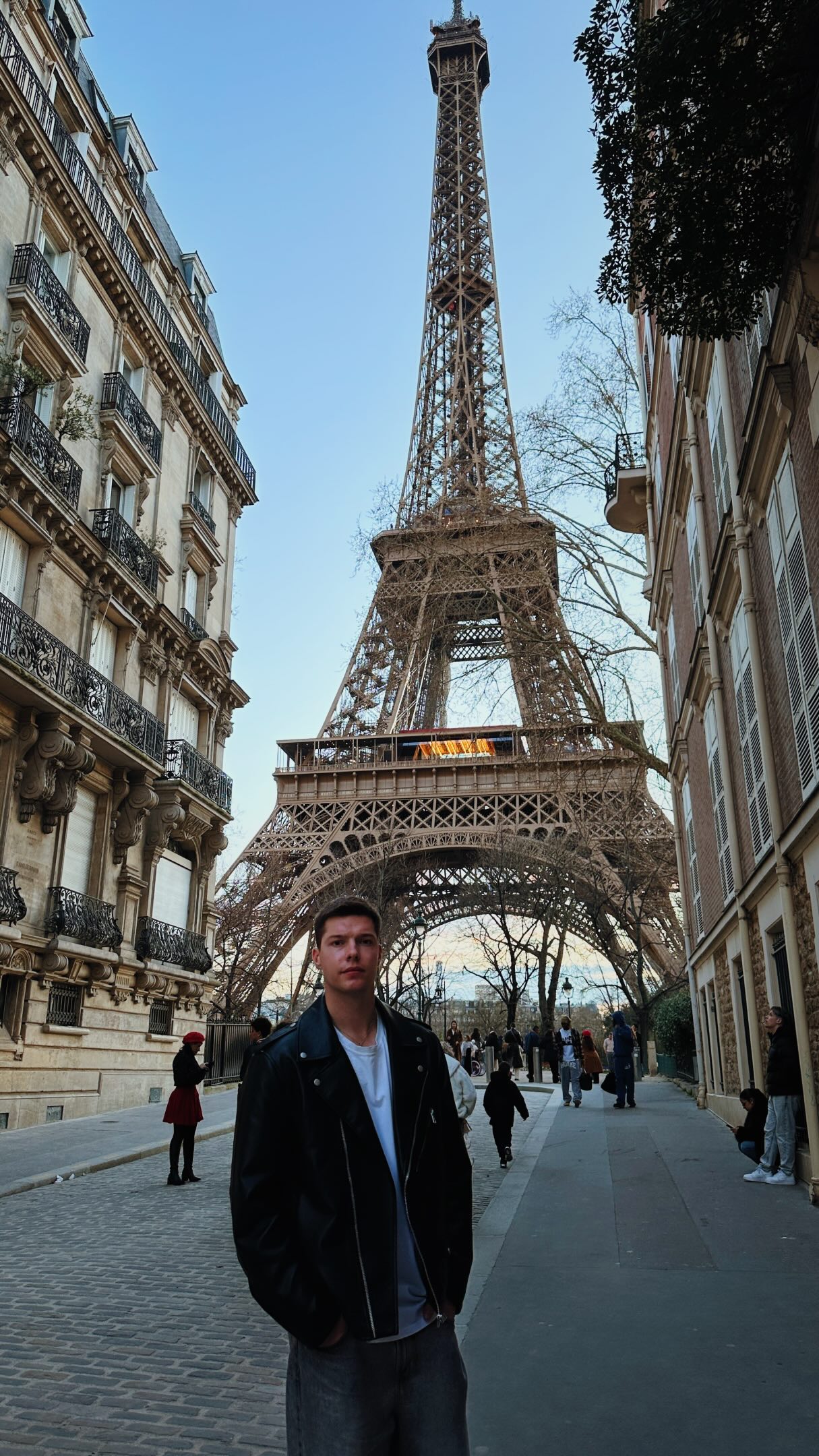 A Whirlwind 24 Hours Exploring Paris Landmarks and Cafes