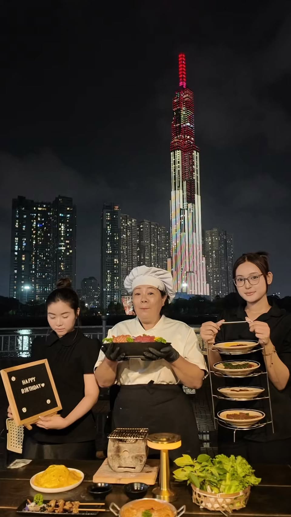 Restaurant with Landmark 81 Views