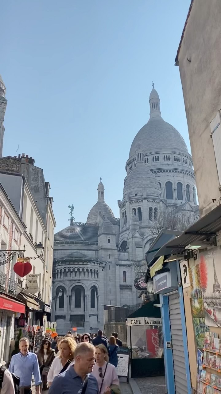 Montmartre's Architectural Gems and Charming Spots