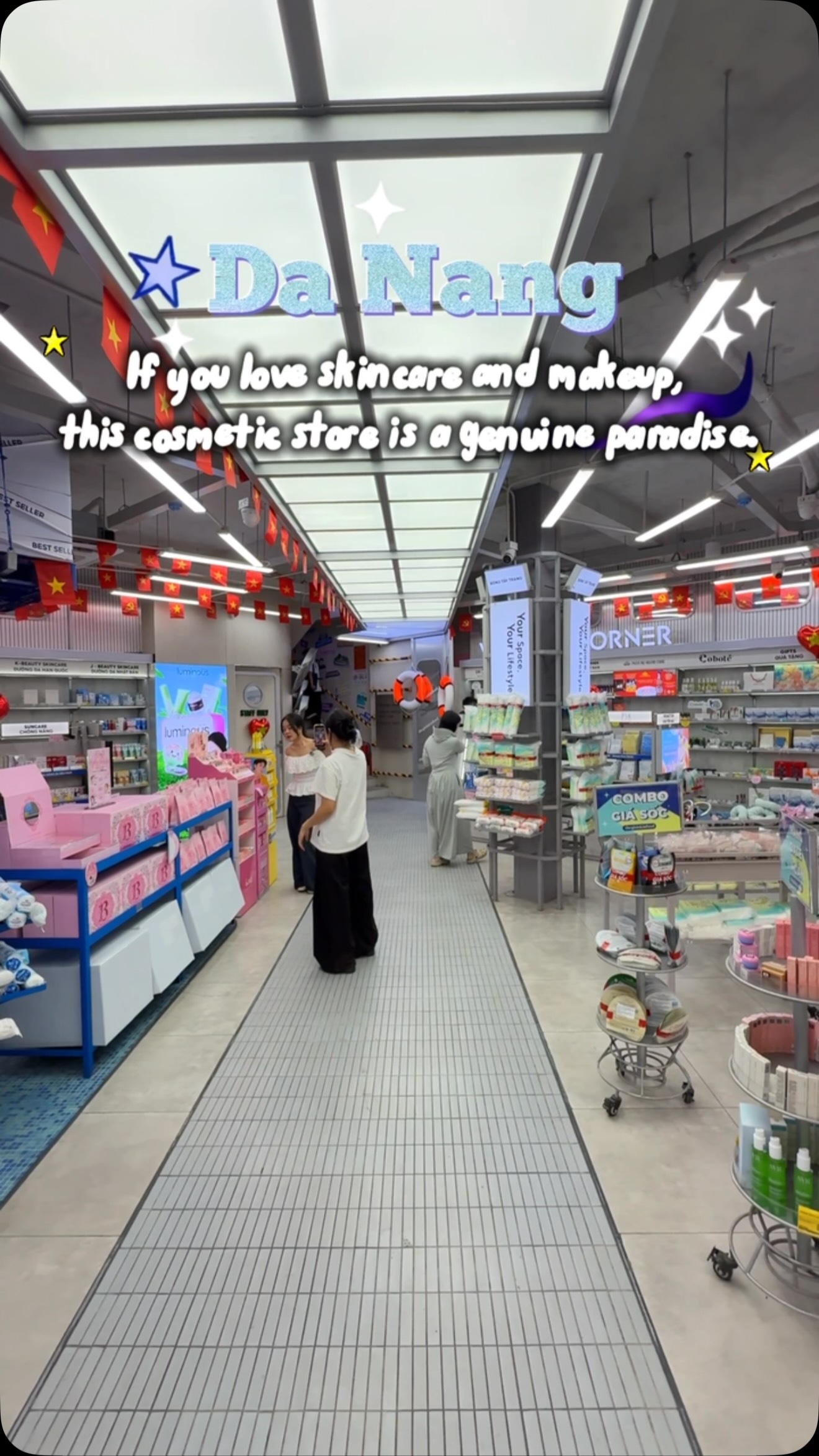 Da Nang Cosmetic Store Offers Skincare and Makeup