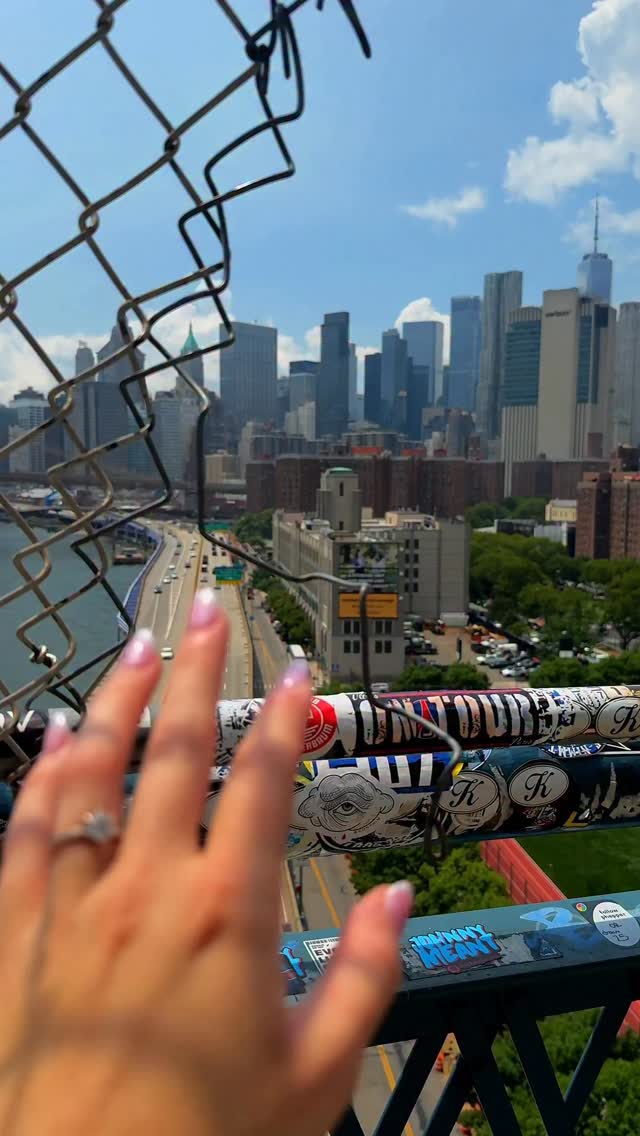 Manhattan Bridge Views Overlooking Cityscape