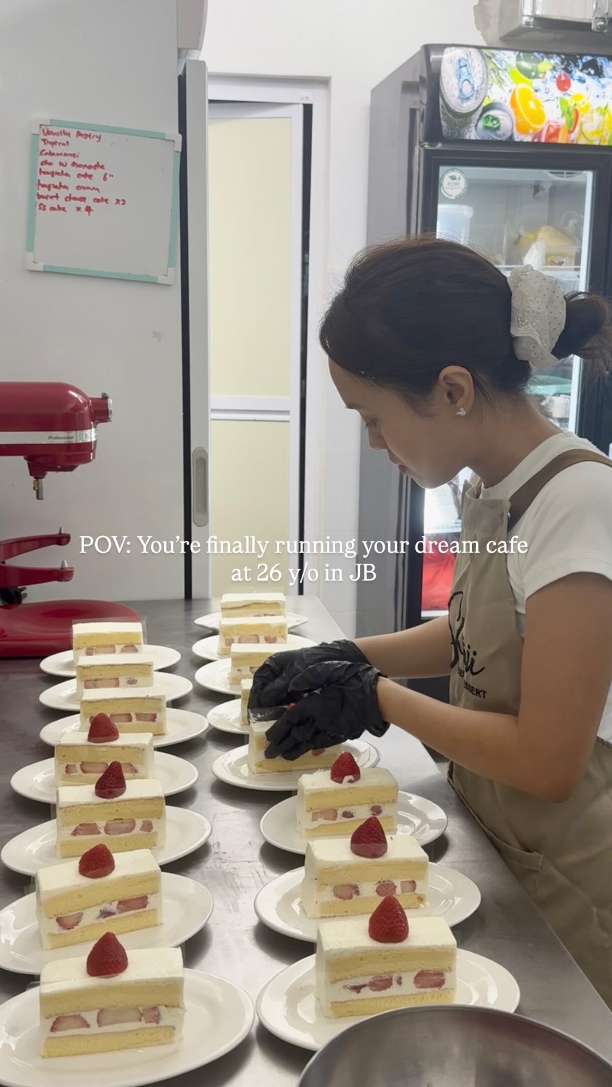 Shuu Cafe's Day: Brioche, Cakes, and Customers