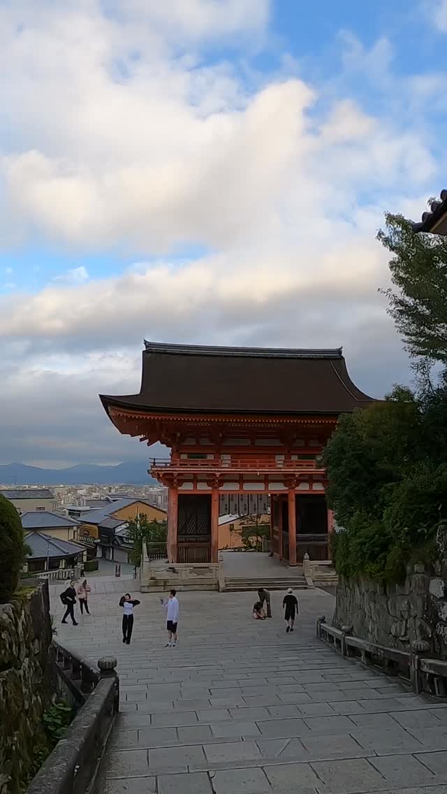 Famous Kyoto Shrines: Yasaka and Kiyomizu-dera