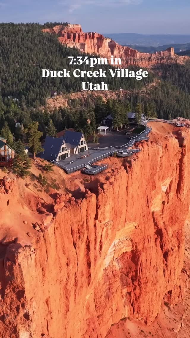 Utah Red Rock Cliffs Feature Zen Nest Accommodation