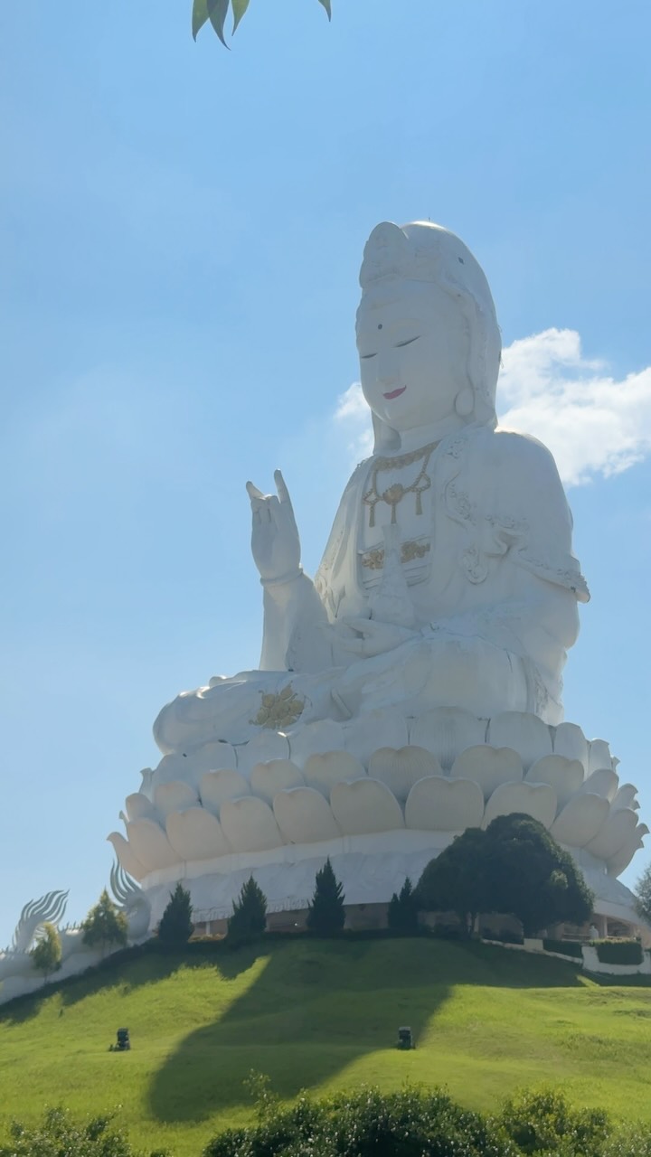 Wat Huay Pla Kang: Goddess Of Mercy