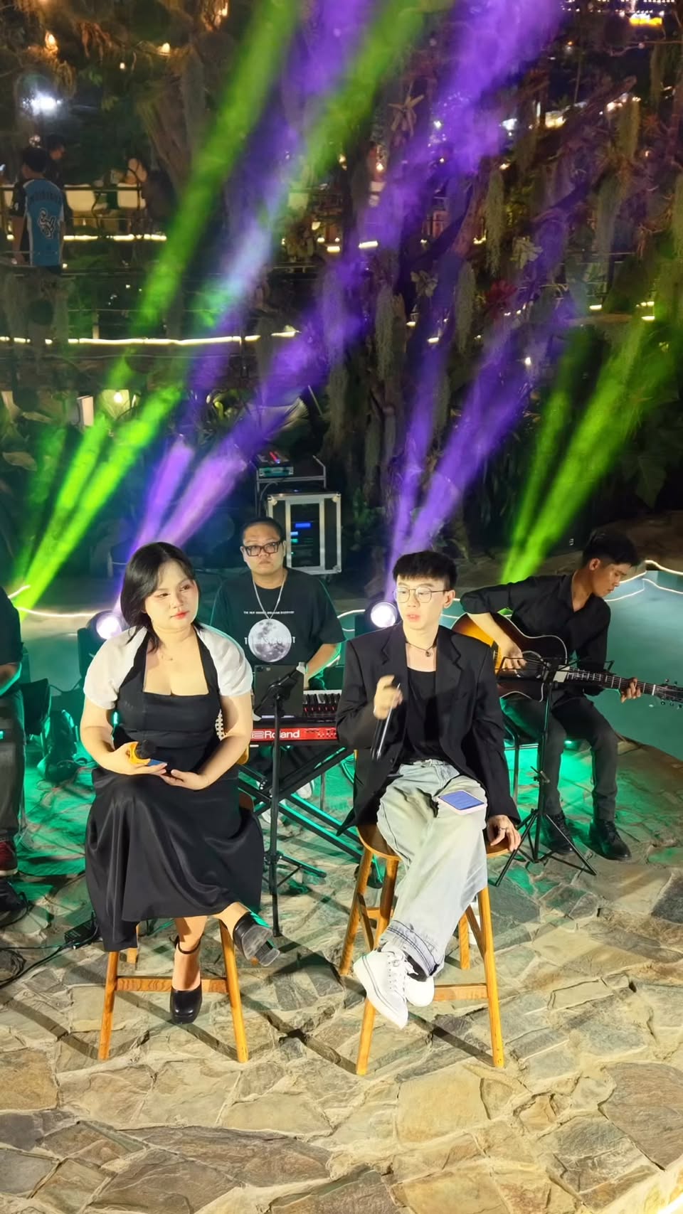 Vườn Thiên Giới: Garden Cafe With Live Music