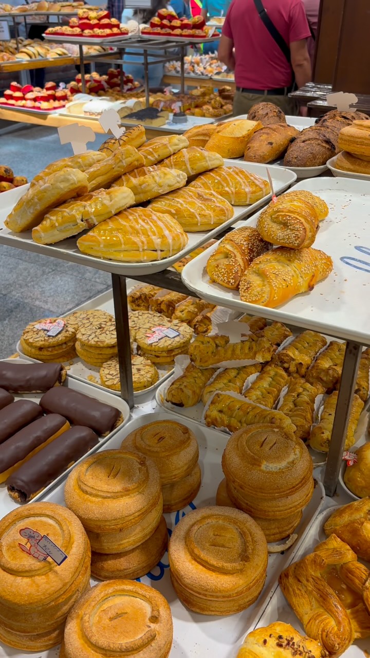 Pastelería Ideal: A Beloved Bakery
