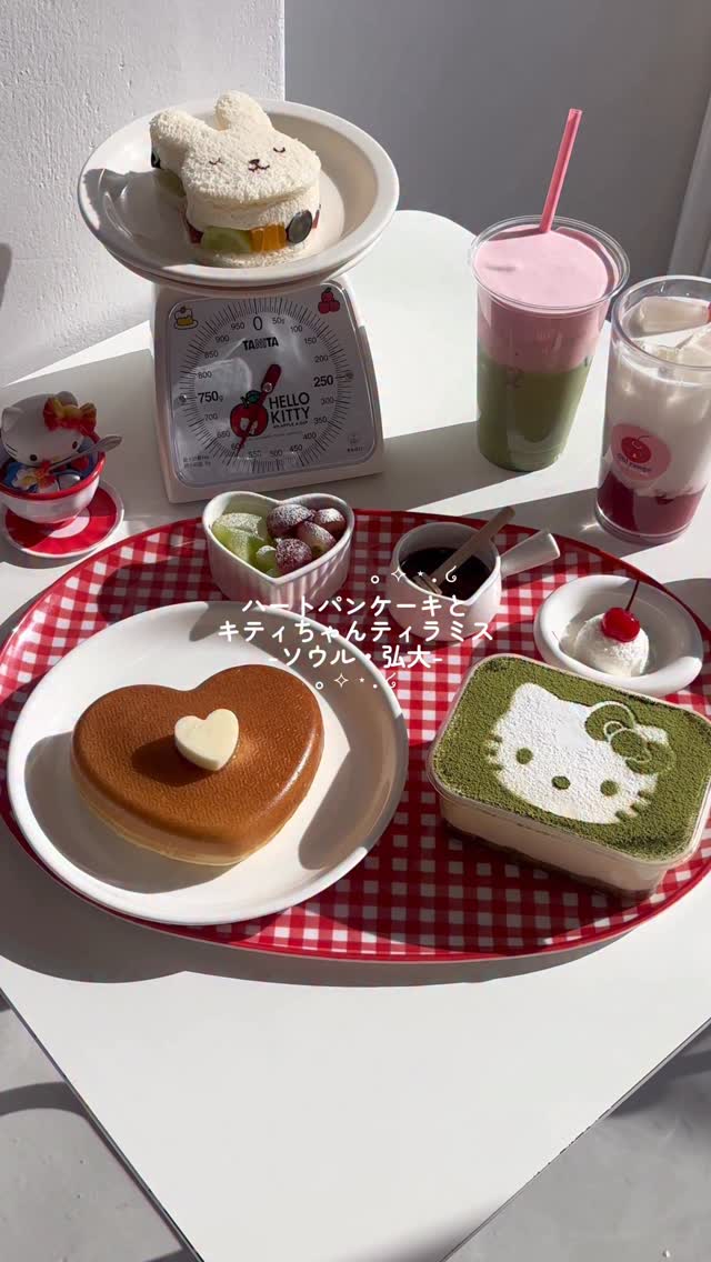Hongdae Cafe Sells Adorable Character Desserts