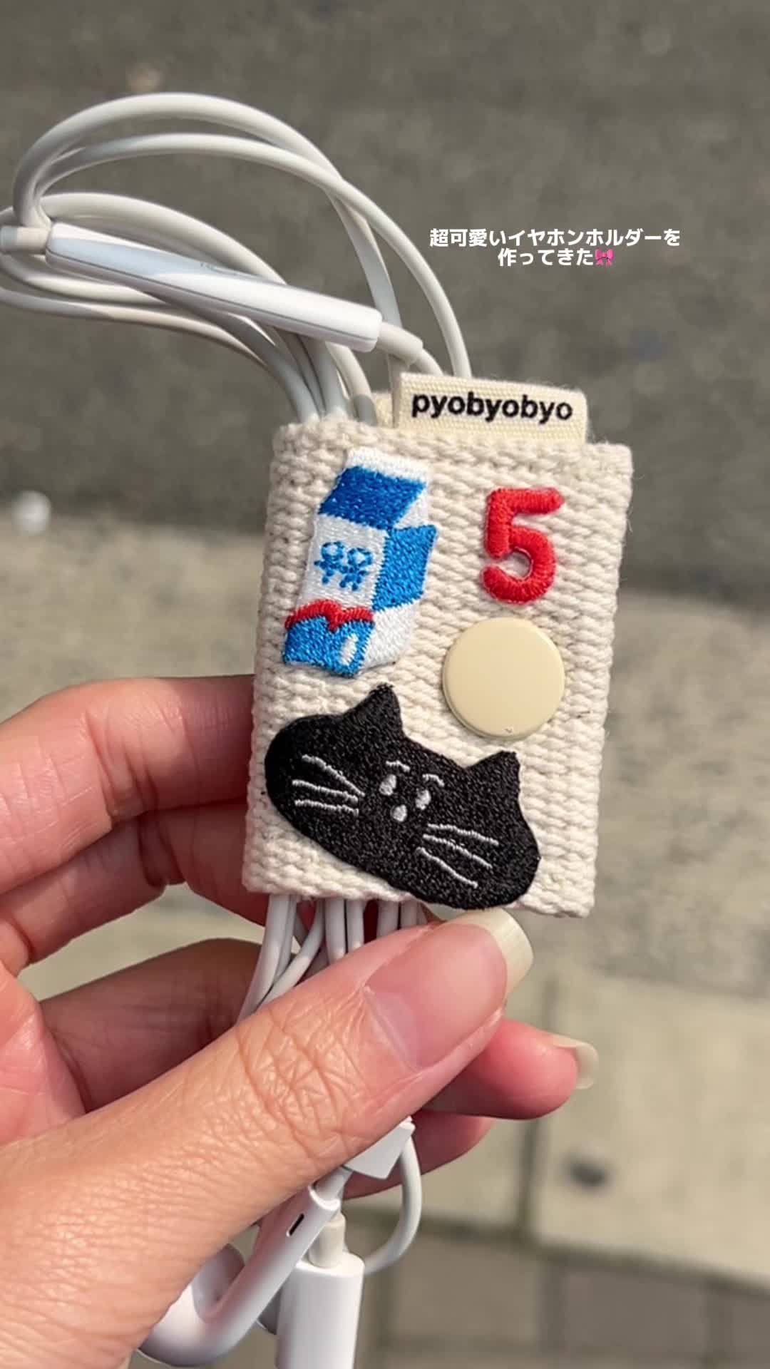 Custom Earphone Holder Creation At Object