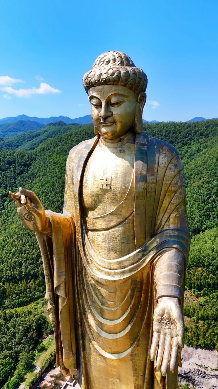 Giant Statues Around The World