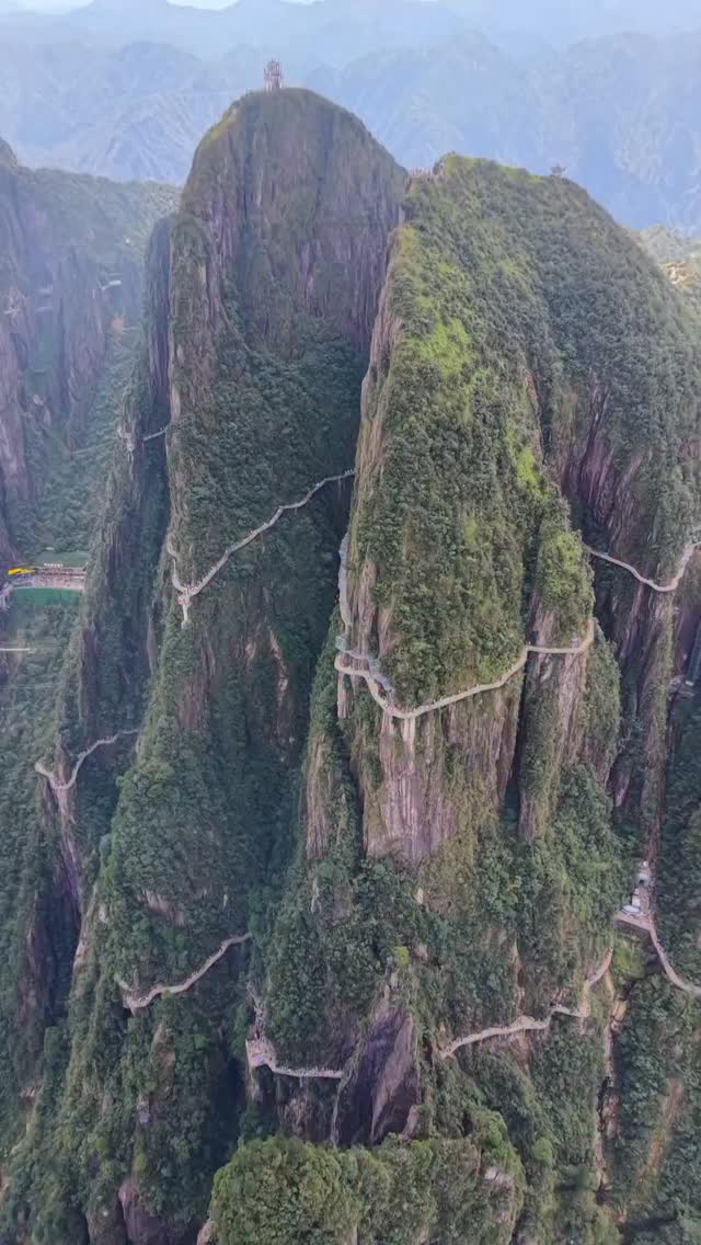 Tianmen Mountain's Breathtaking Cliffside Walkway