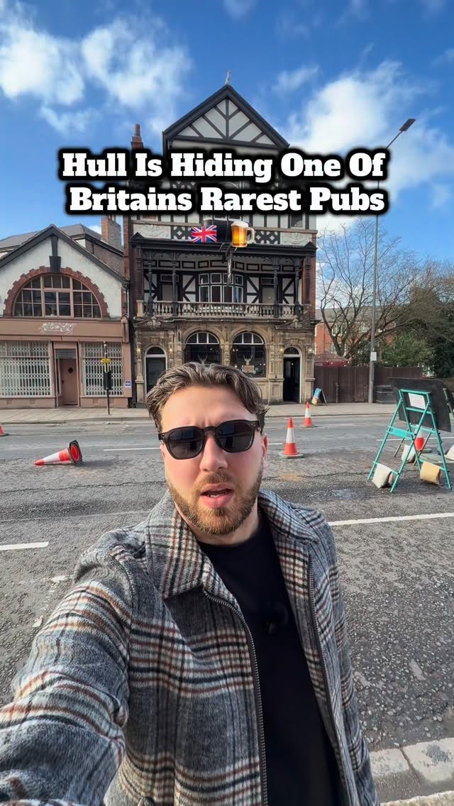 Hull's Historic White Hart Pub Features Rare Horseshoe Bar