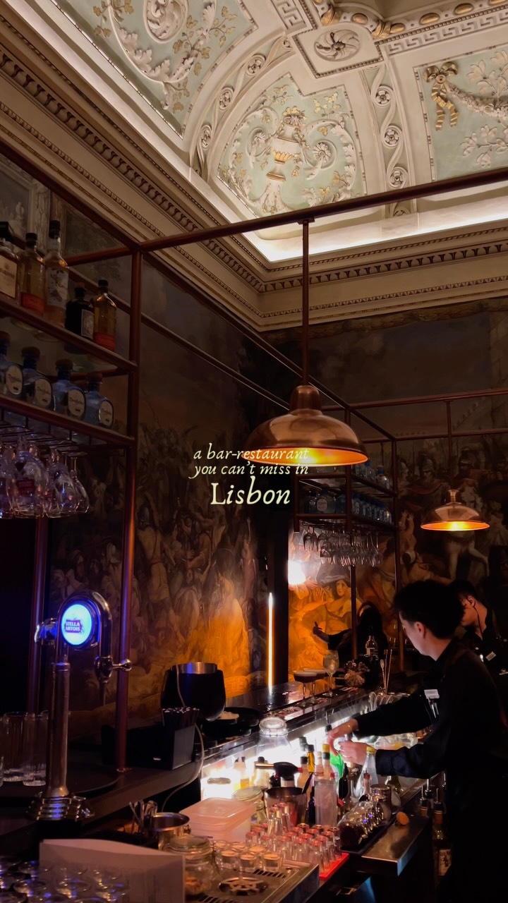 Palace Bar Offers Grand Ambiance
