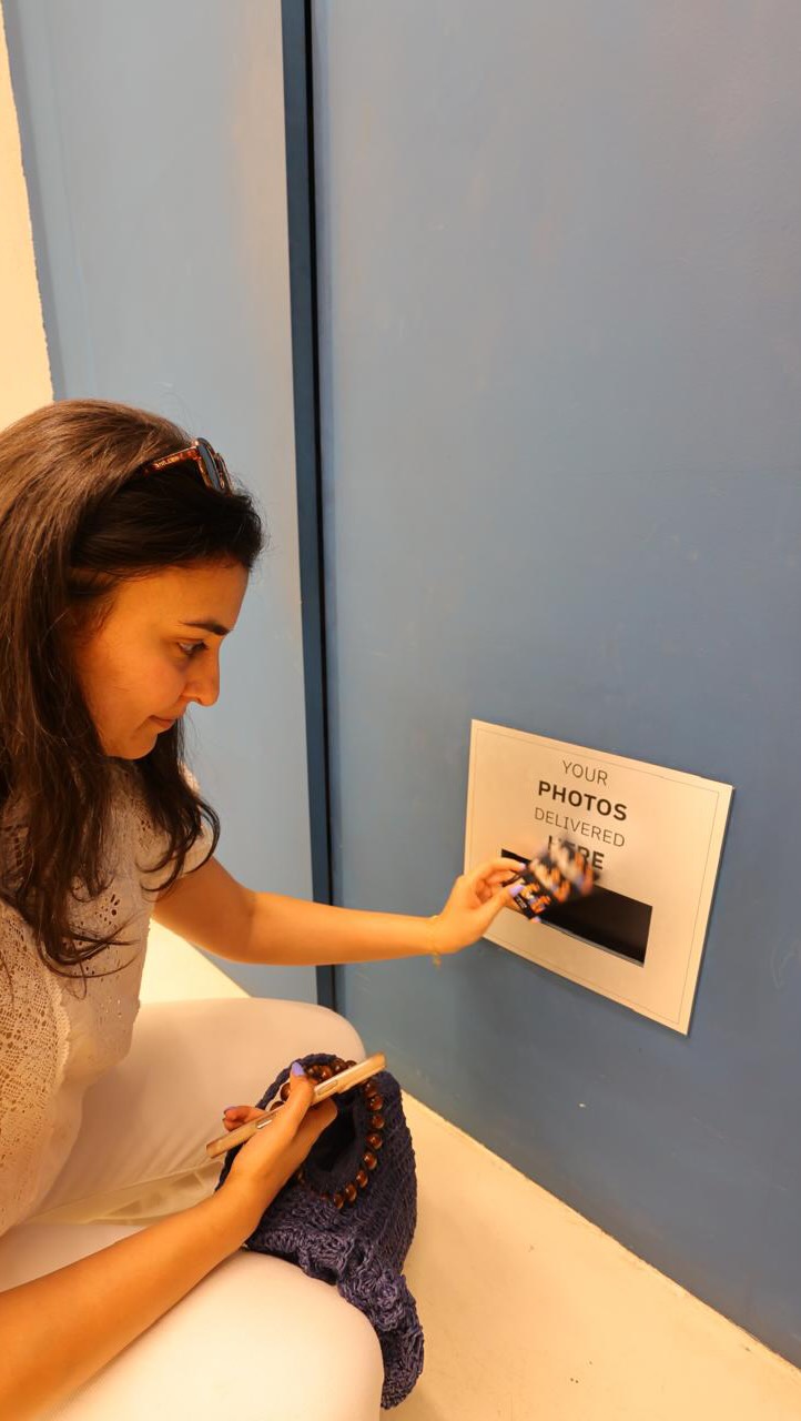 Barcelona Photobooth Offers Photo Strips And Drinks