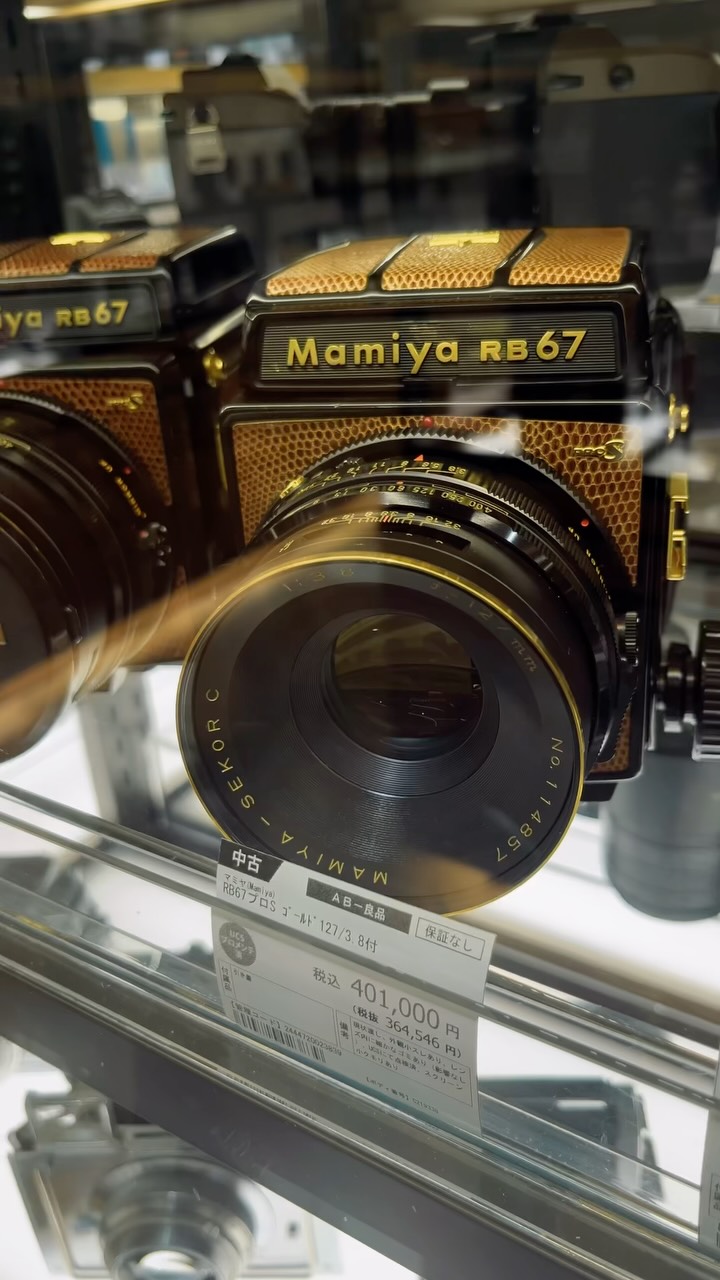 Shinjuku Camera Shop for Vintage and Digital Models