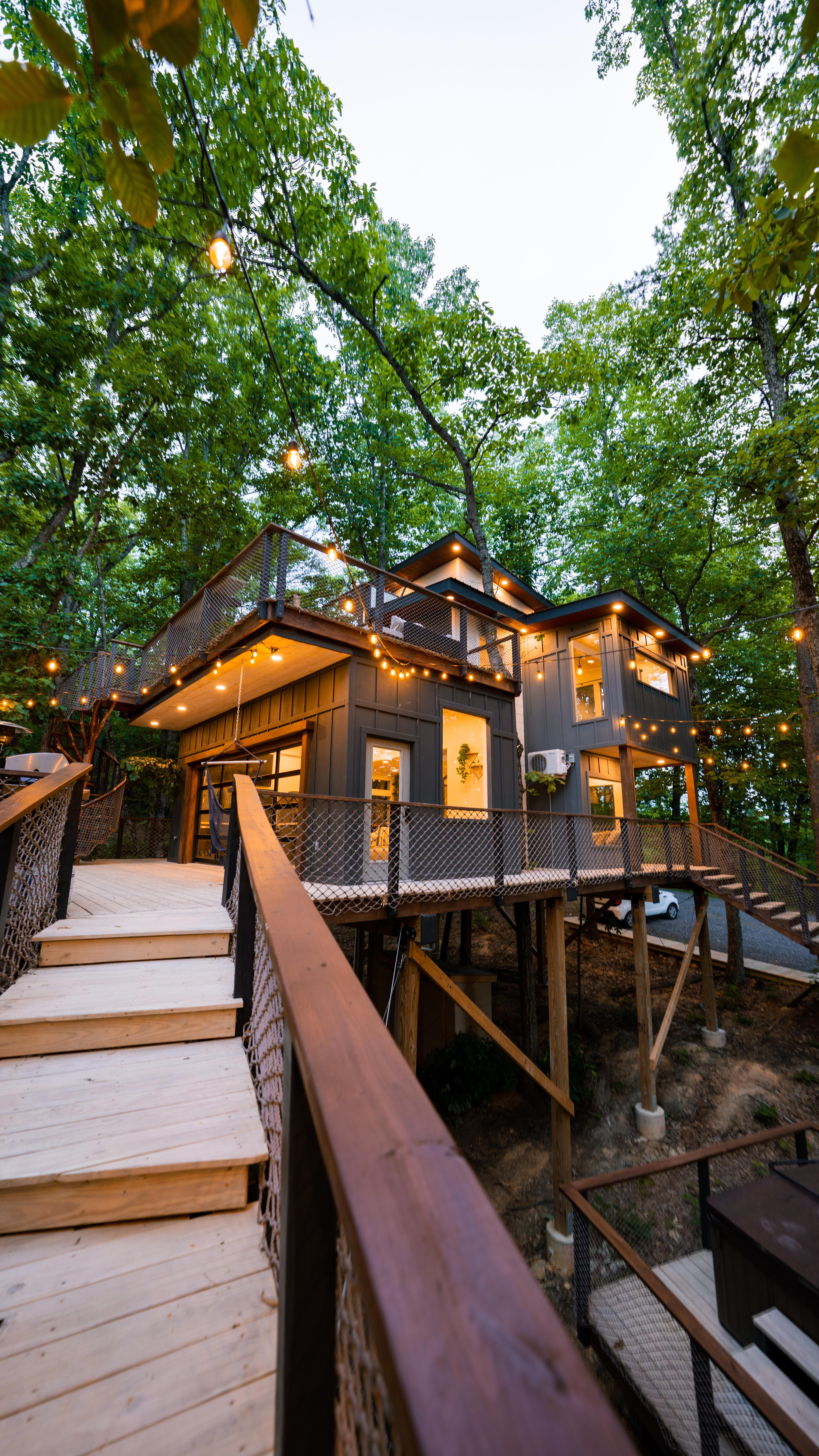 Tennessee Treehouse Features and Giveaway Details